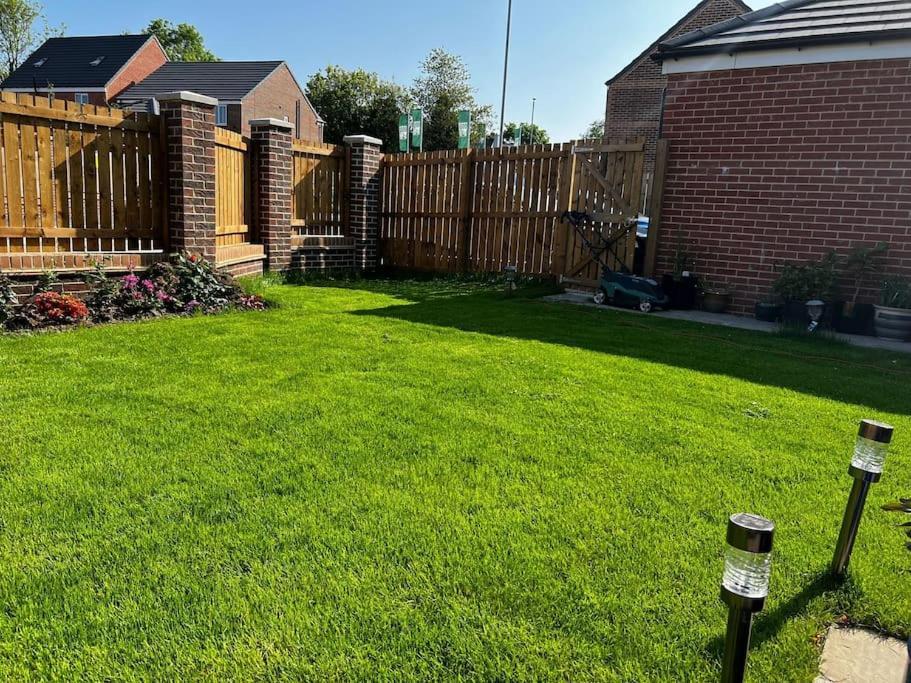 Cozy, Peaceful, Air Conditioned Double Bedroom In Coxhoe, Durham Exterior foto